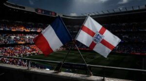 Jugadores de Francia e Inglaterra disputan el balón en un estadio lleno durante el Mundial 2026.